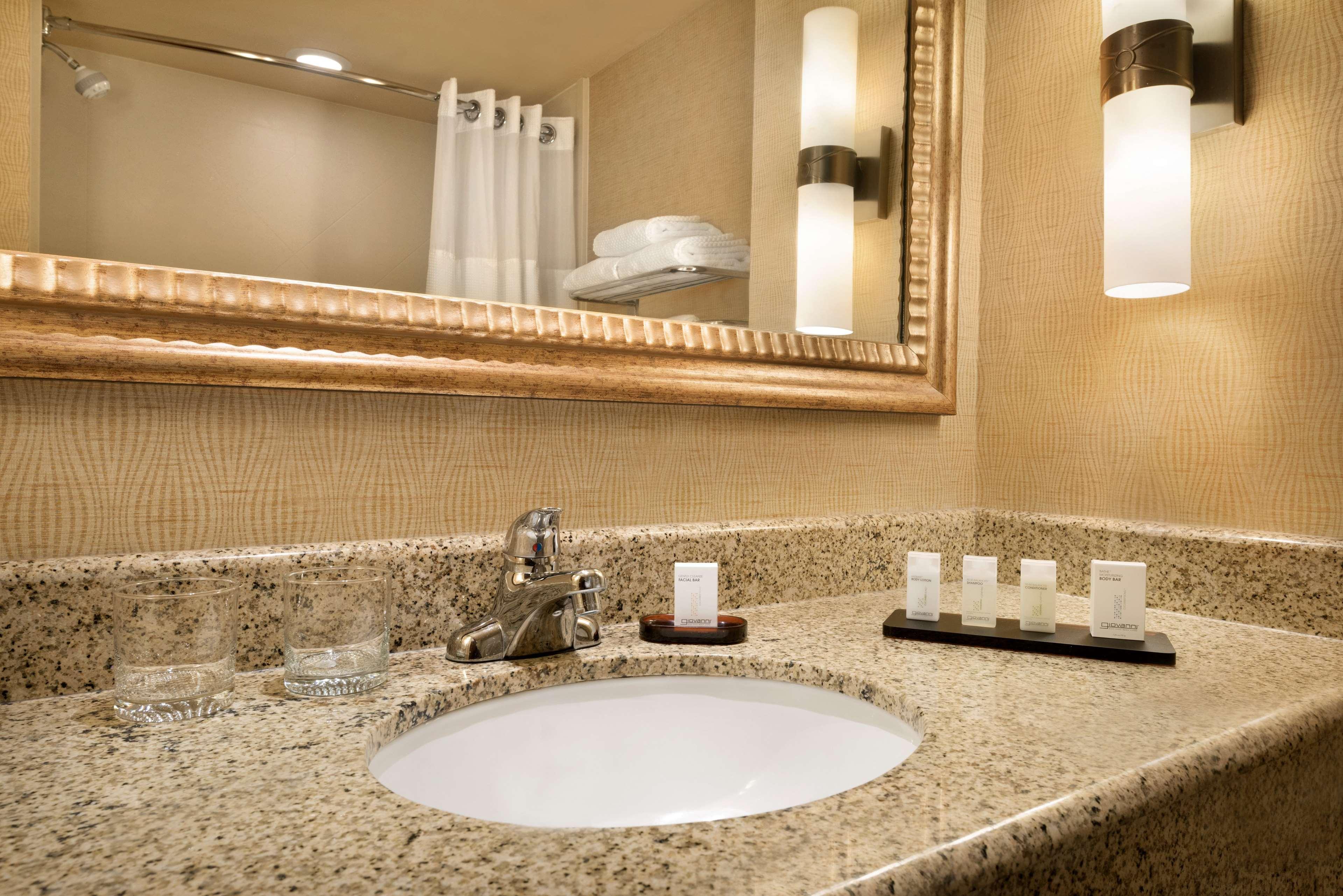Embassy Suites East Peoria Hotel And Riverfront Conference Center Exteriér fotografie