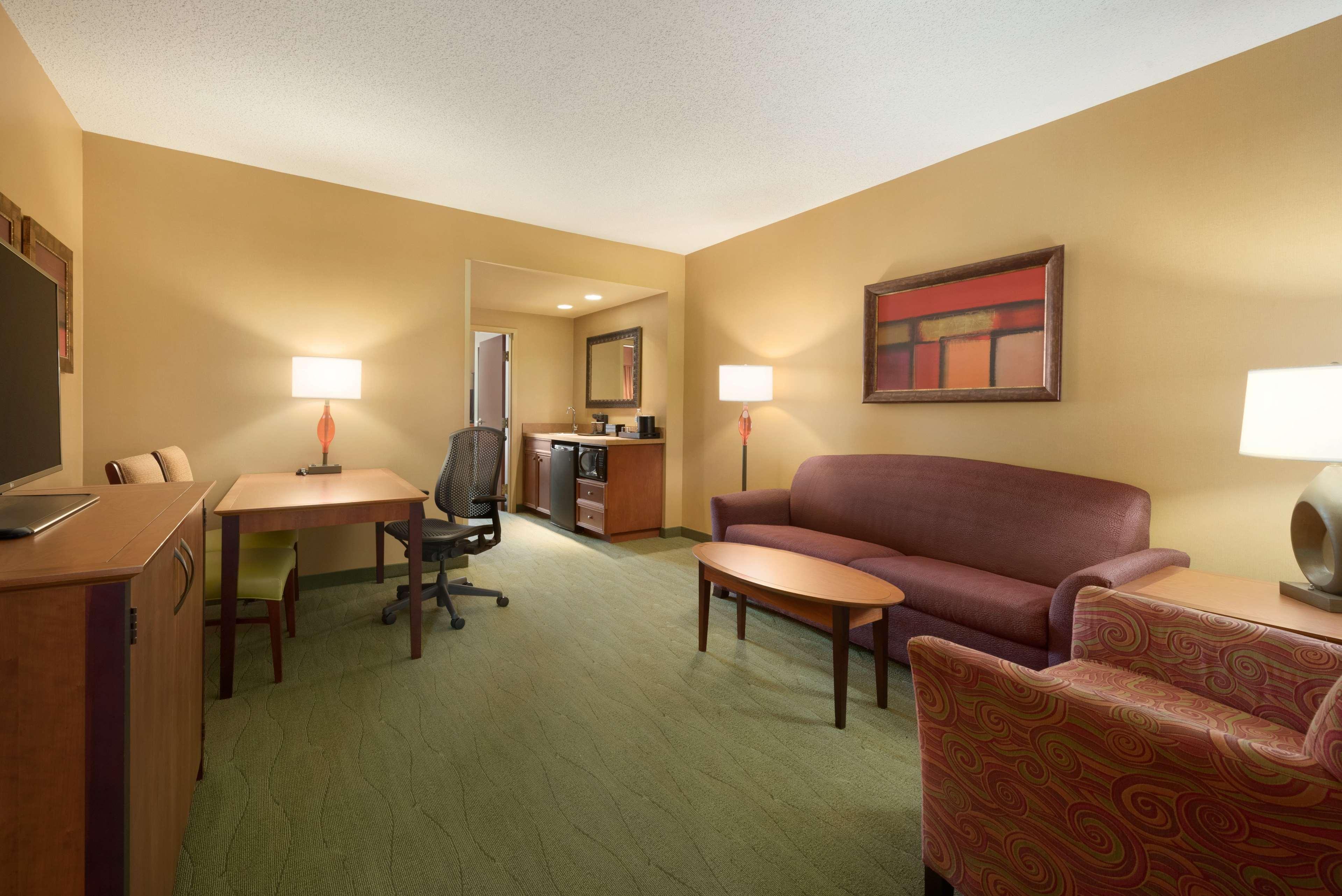 Embassy Suites East Peoria Hotel And Riverfront Conference Center Exteriér fotografie