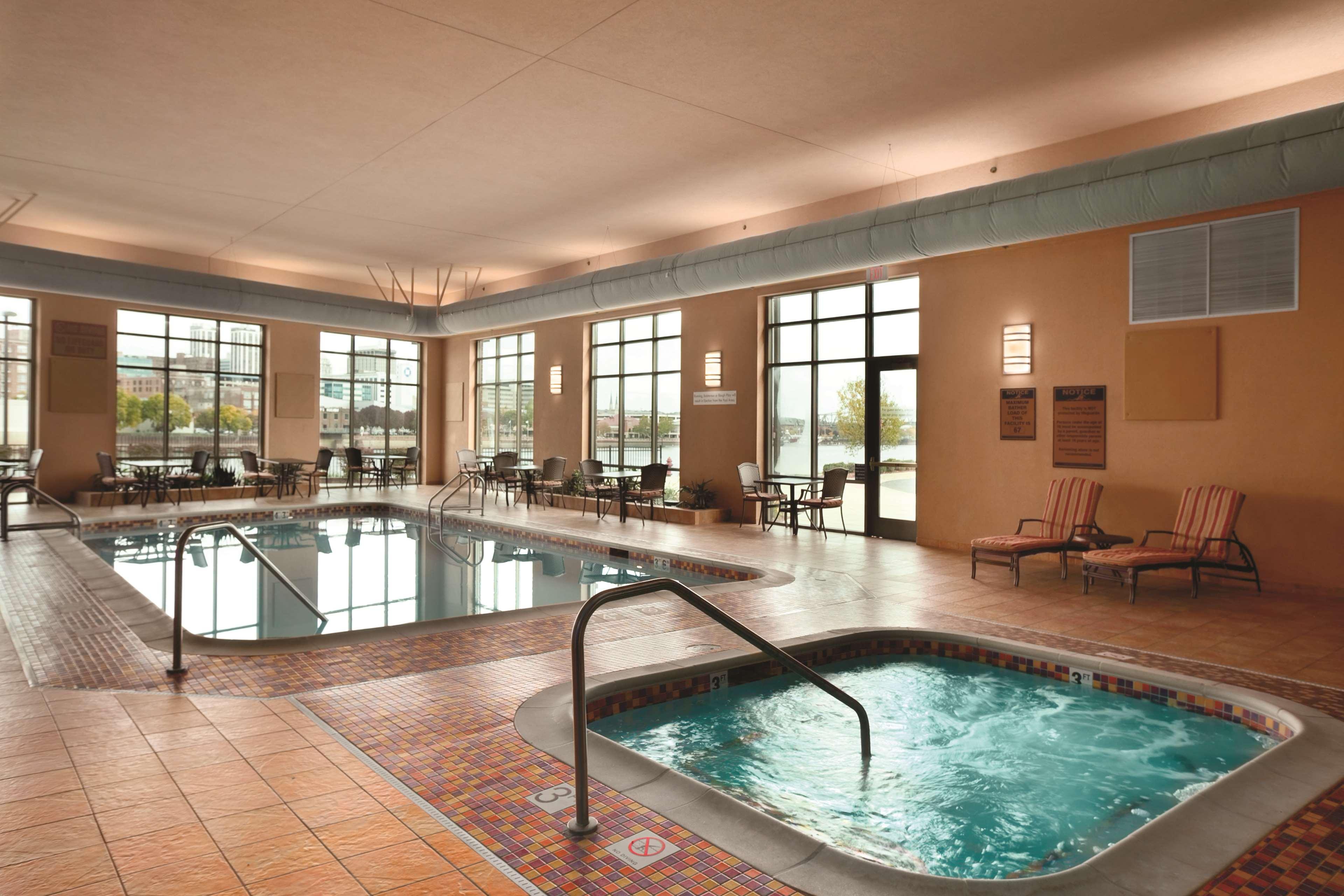 Embassy Suites East Peoria Hotel And Riverfront Conference Center Exteriér fotografie
