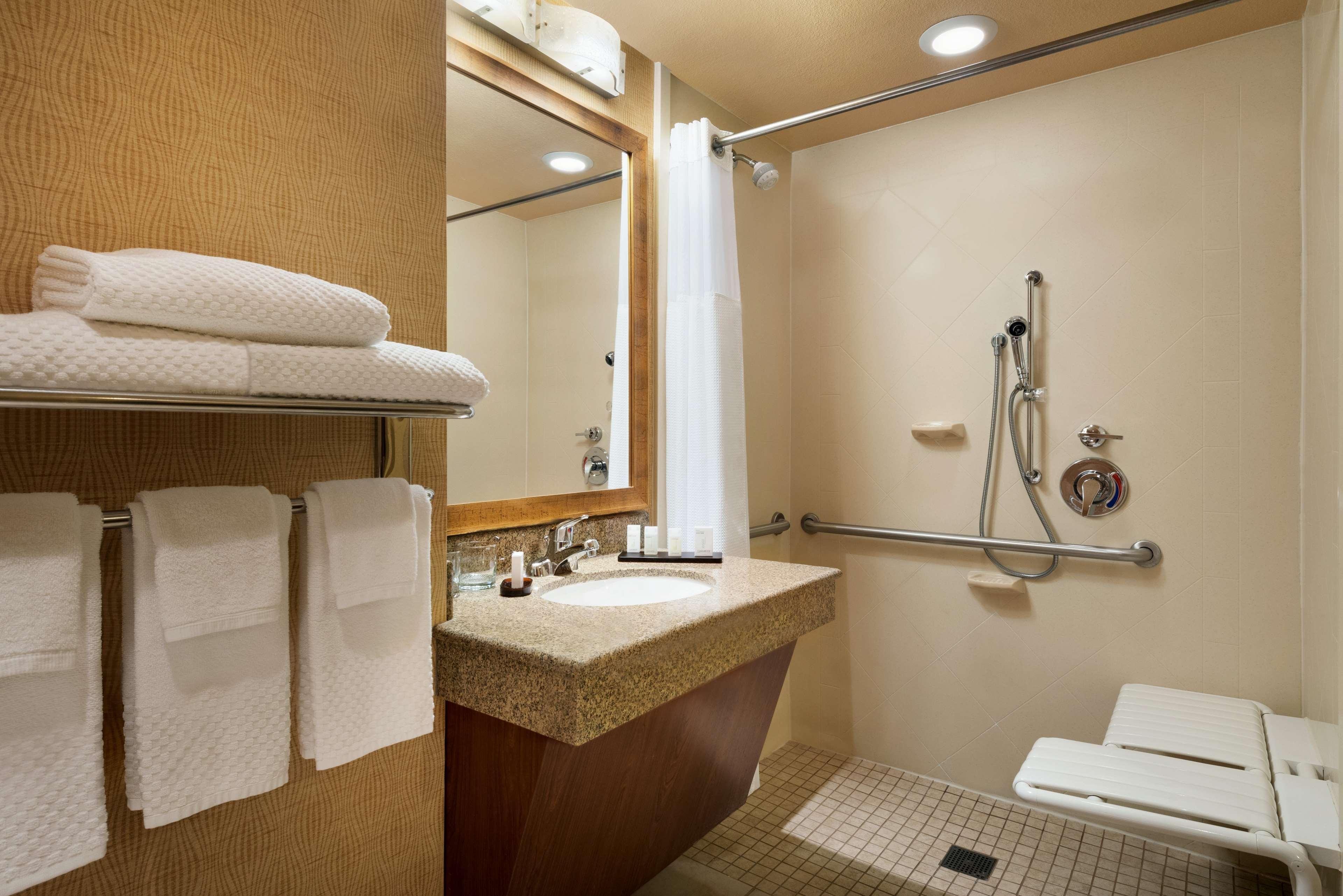 Embassy Suites East Peoria Hotel And Riverfront Conference Center Exteriér fotografie