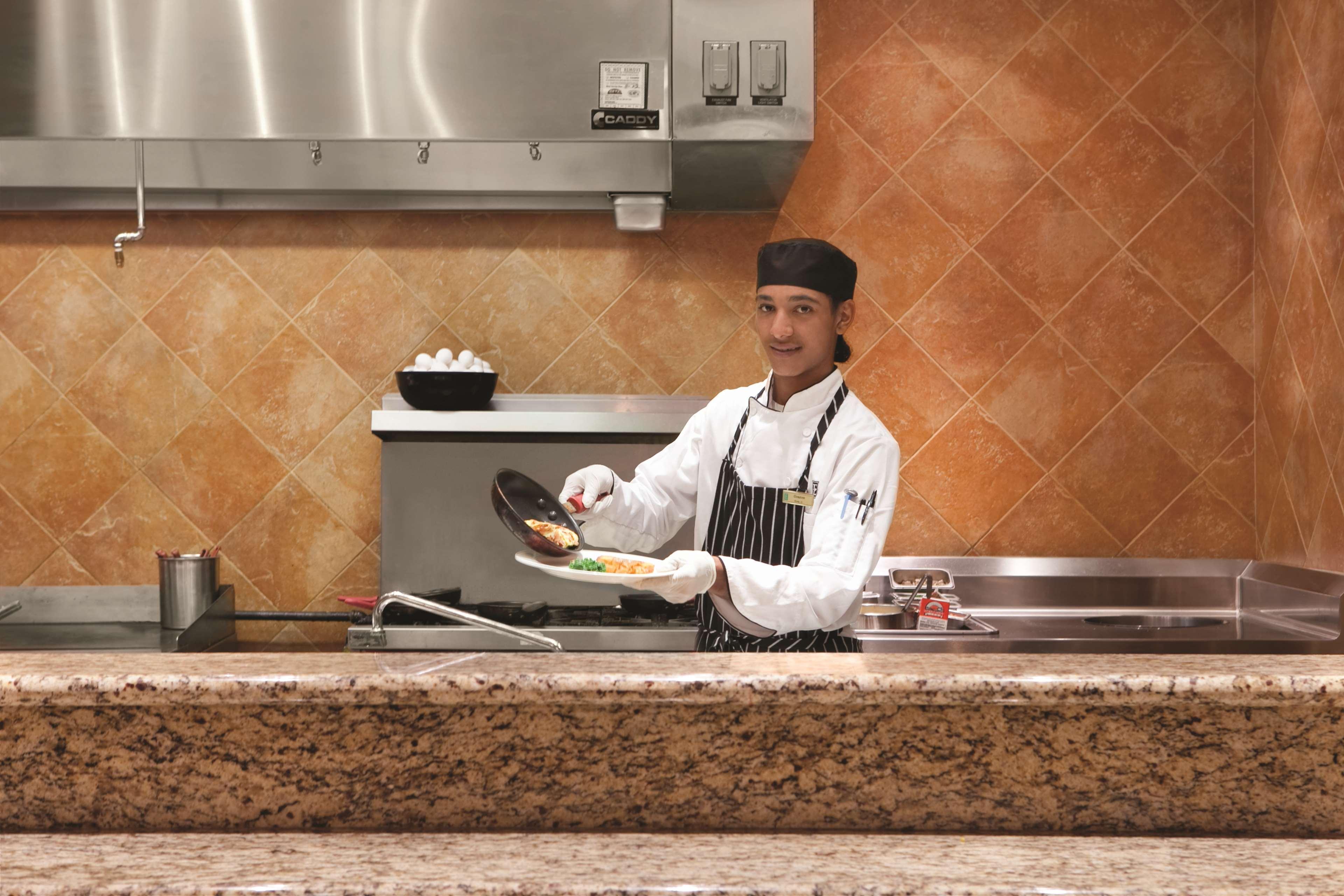 Embassy Suites East Peoria Hotel And Riverfront Conference Center Restaurace fotografie