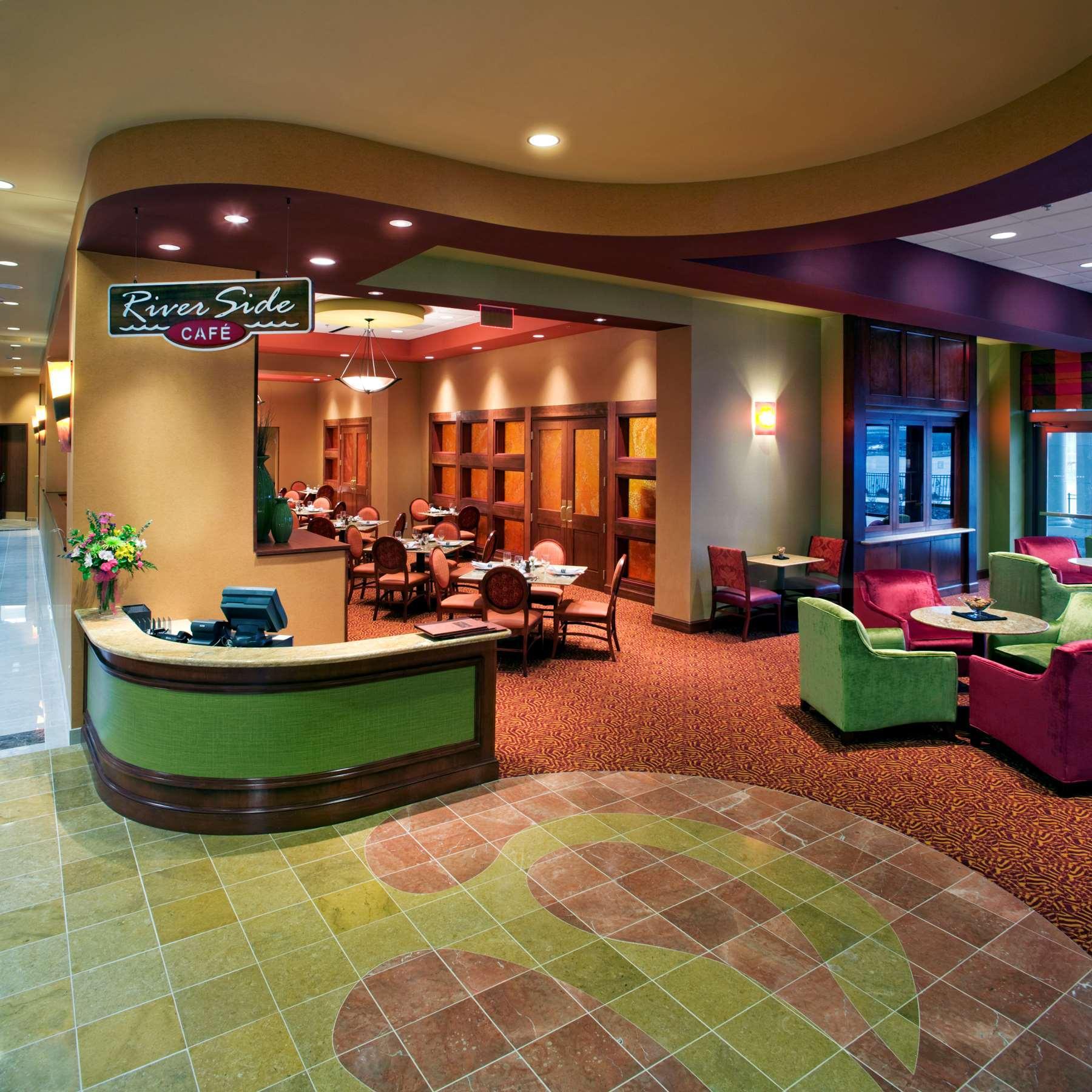 Embassy Suites East Peoria Hotel And Riverfront Conference Center Restaurace fotografie