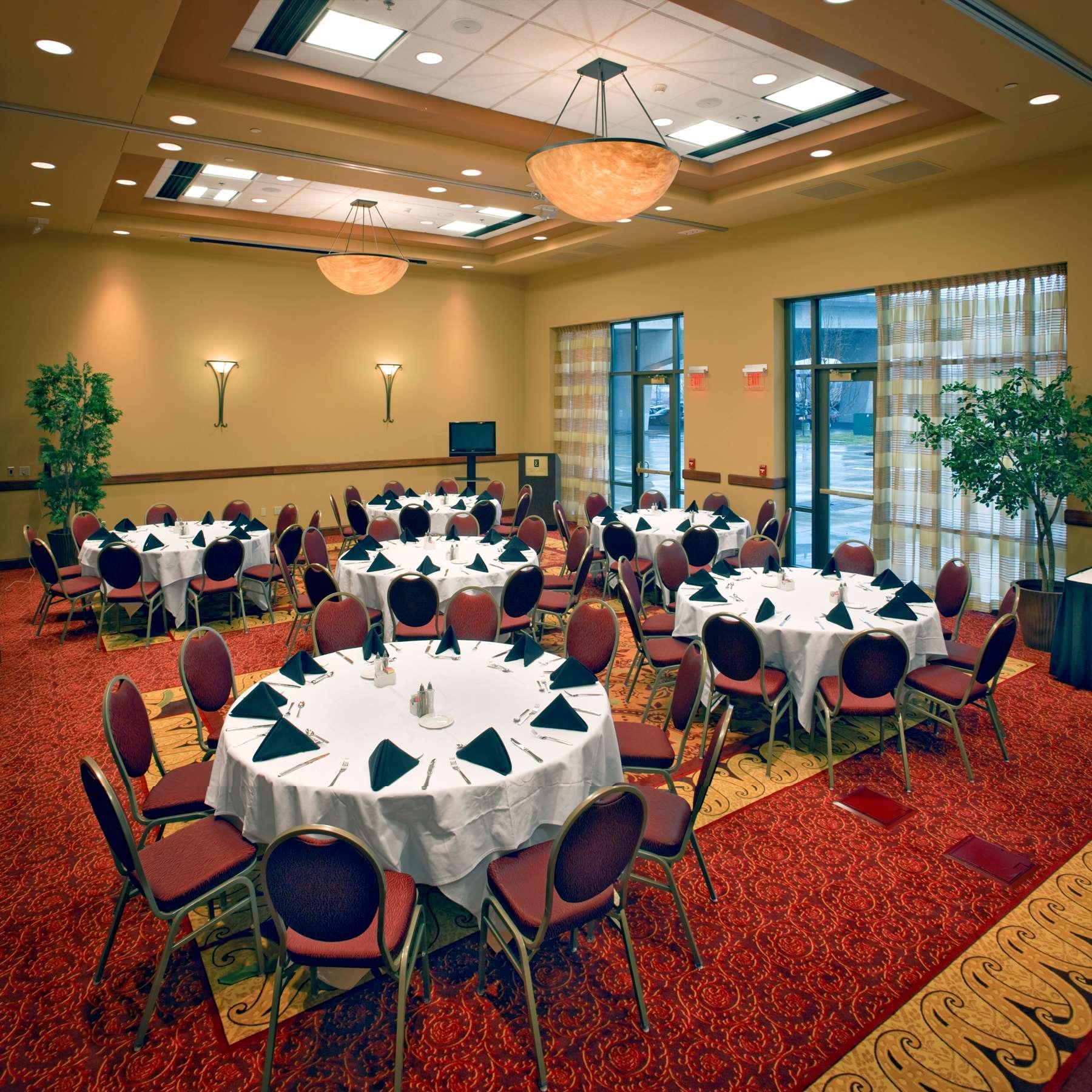 Embassy Suites East Peoria Hotel And Riverfront Conference Center Exteriér fotografie