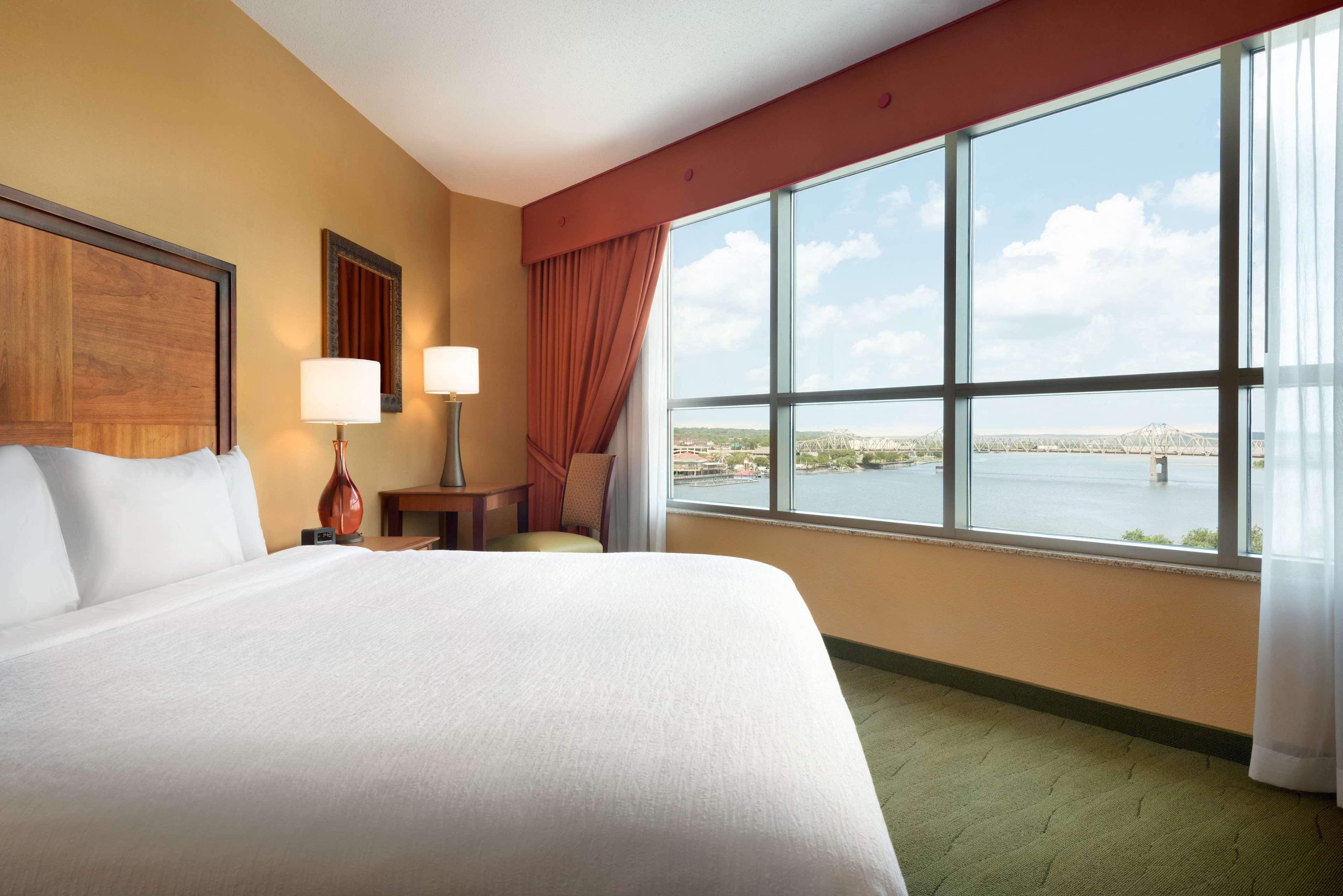 Embassy Suites East Peoria Hotel And Riverfront Conference Center Exteriér fotografie