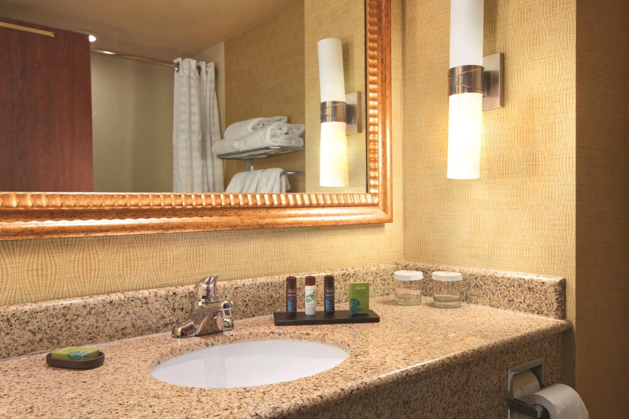 Embassy Suites East Peoria Hotel And Riverfront Conference Center Exteriér fotografie