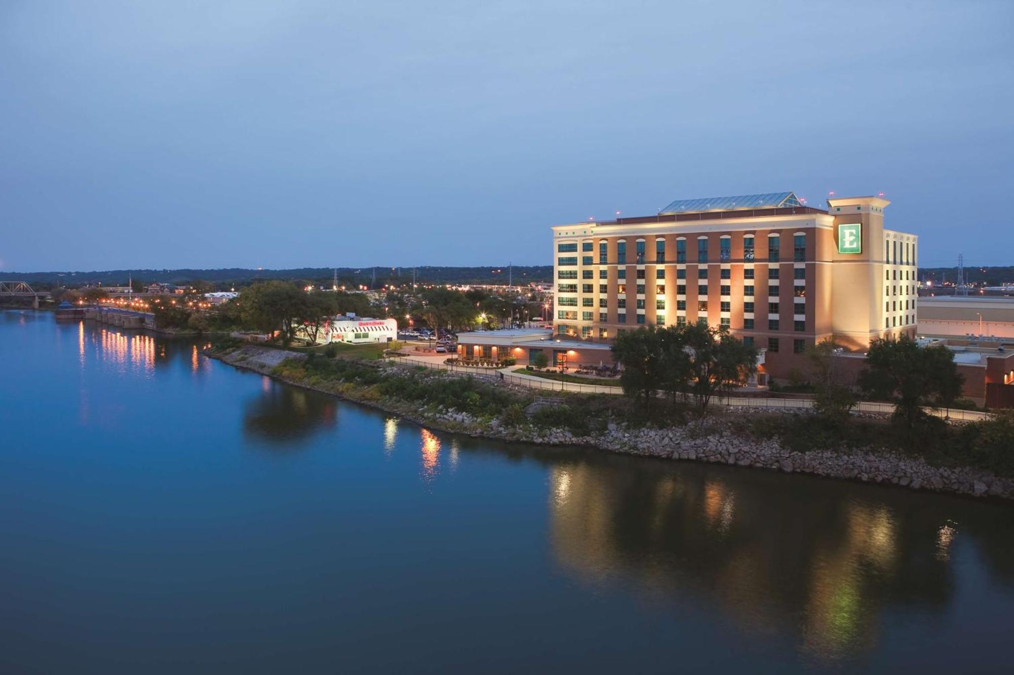Embassy Suites East Peoria Hotel And Riverfront Conference Center Exteriér fotografie